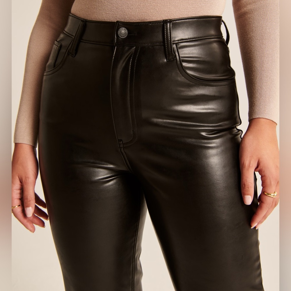Abercrombie & Fitch Curve Love Vegan Leather 90s Straight Pant